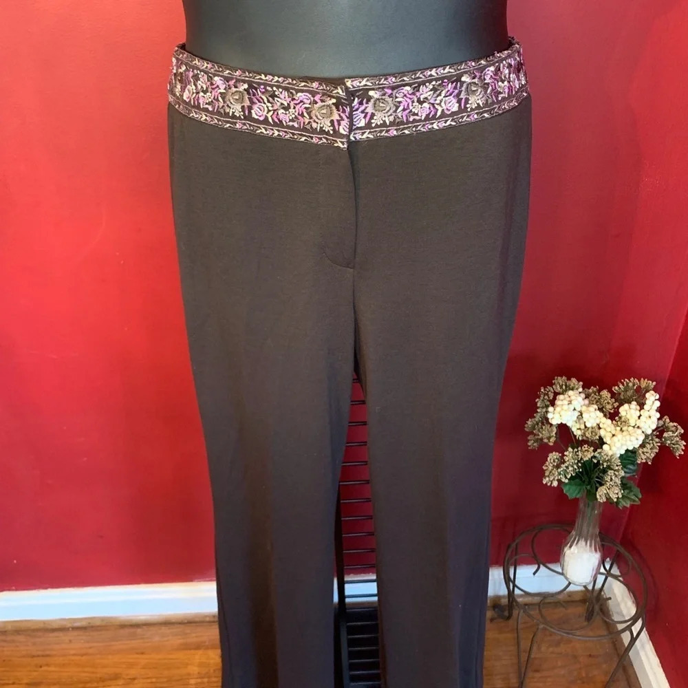 NEW YORK & COMPANY STRETCH PANTS SIZE M - Picture 3 of 4